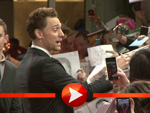 Chris Hemsworth und Tom Hiddleston im Autogramm-Marathon in Berlin