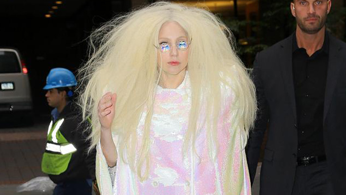 Lady Gaga wasserstoffblonde Mähne