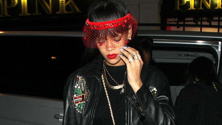 Rihanna: Bringt ihrer Nichte das Nägel lackieren bei