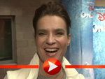 Katarina Witt mopst sich in einem persönlichen Interview den Reporter-Zettel