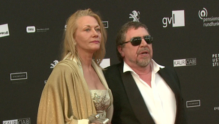 Armin Rohde mit Freundin Karen Böhne (Foto: HauptBruch GbR)