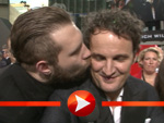 Jai Courtney küsst Jason Clarke