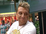 „Promi Big Brother“: Menowin am Rande seiner Kraft