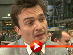 Rupert Friend glänzt mit Deutsch-Kenntnissen