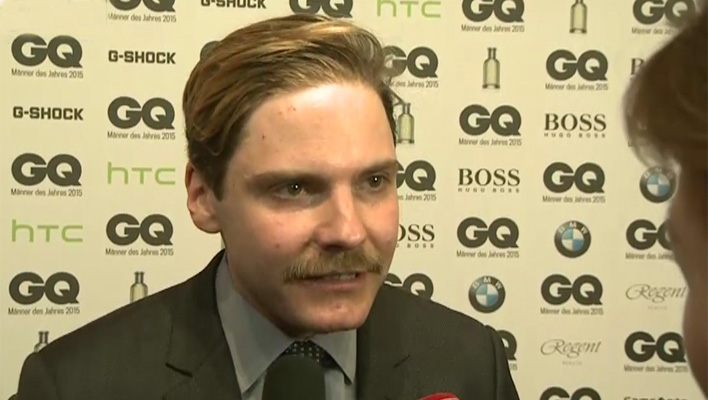 Corona-Krise – Daniel Brühl startet weltweite digitale Gedicht-Aktion!