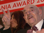 Askania Award 2016: Atze Brauner geht zu Boden, Hannelore Elsner als Diva!
