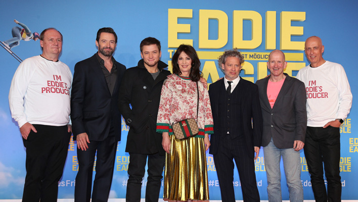 Henning Molfenter, Hugh Jackman, Taron Egerton, Iris Berben, Dexter Fletcher, Eddie 'The Eagle' Edwards & Charlie Woebcken (Foto: 20th Century Fox)