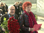 Blumen für Angela Merkel: Prominente feiern die Kanzlerin