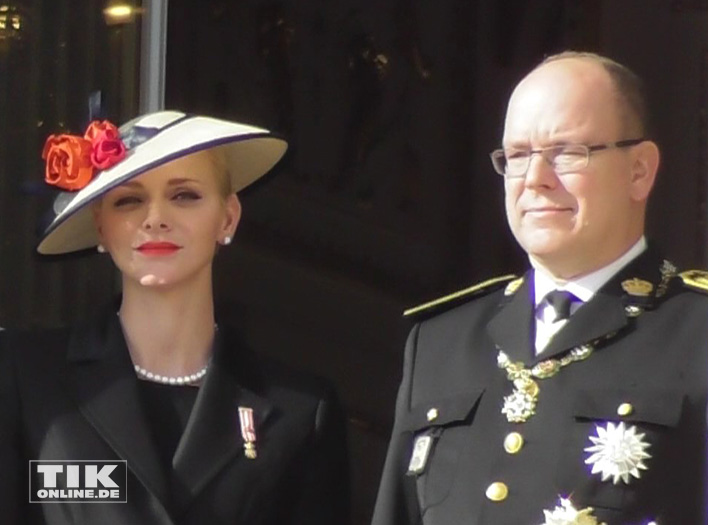 Das Fürstenpaar Albert II und Charlene von Monaco wirkten leicht unterkühlt