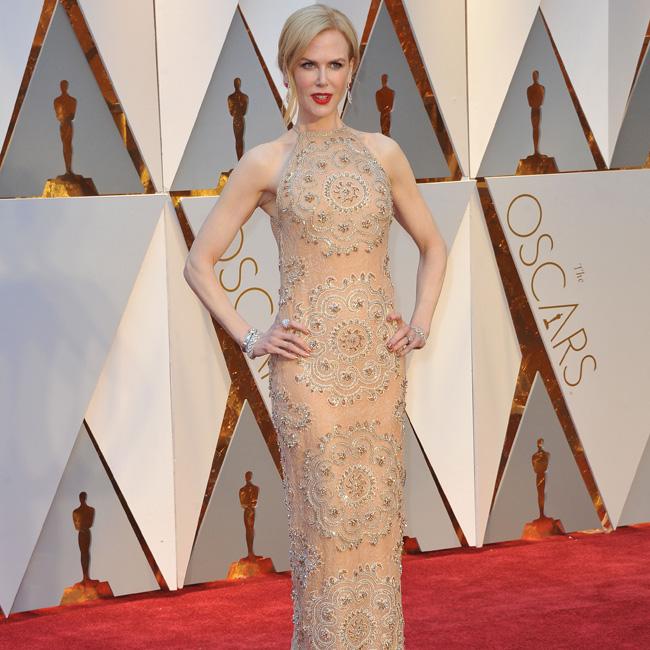 Nicole Kidman: Das steckt hinter der skurrilen Klatschtechnik