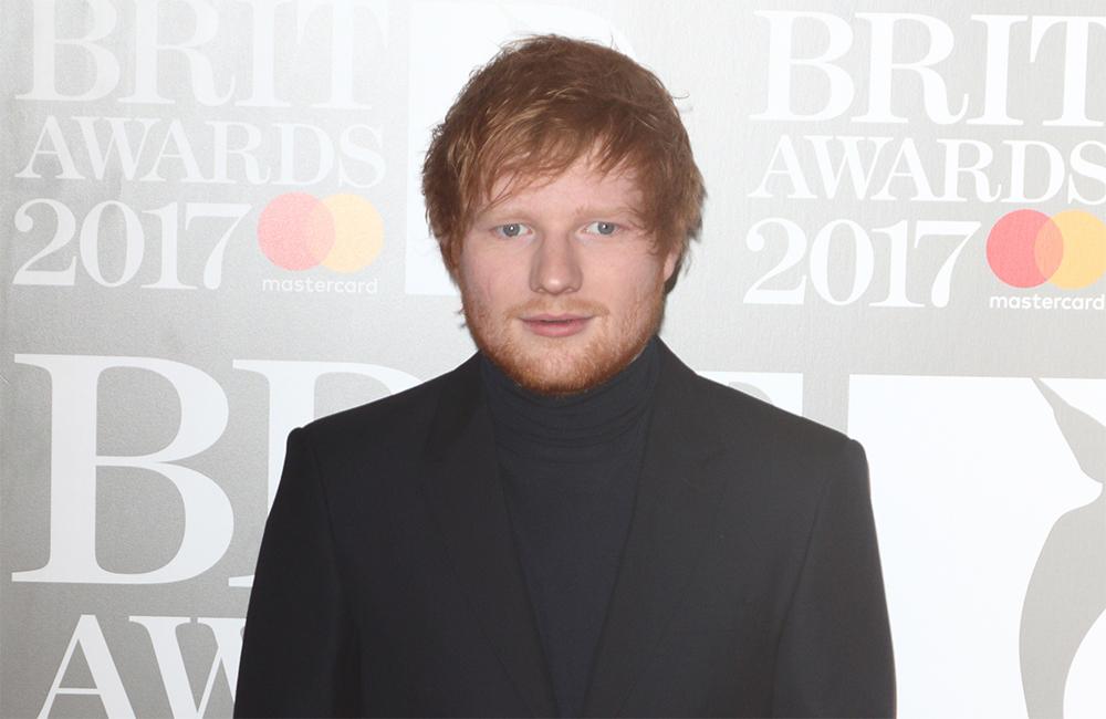 Ed Sheeran hinter der Ladentheke