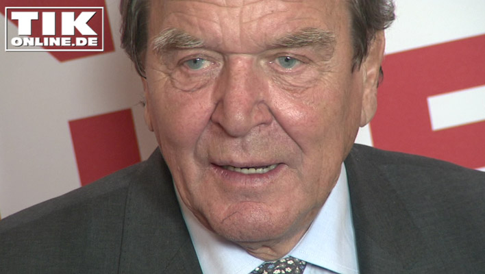 Gerhard Schröder eröffnet Fotoausstellung – Simone Thomalla mit Ex-Freund, Franziska Weisz feiert Geburtstag