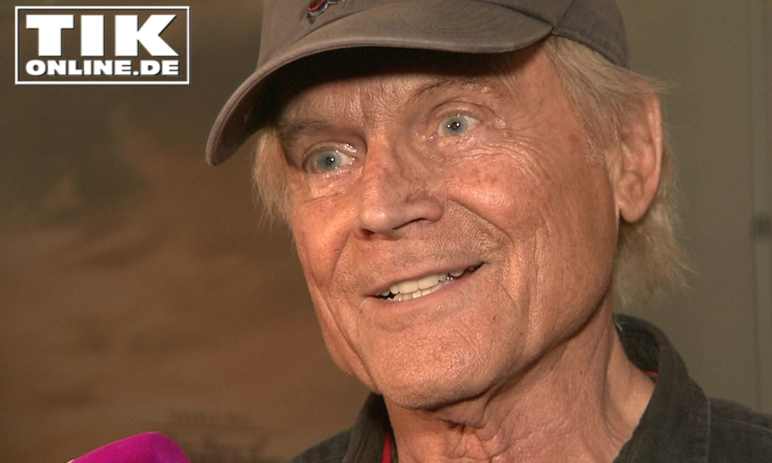 Fan-Massen huldigen Terence Hill – Filmstar lüftet Fitness-Geheimnis!