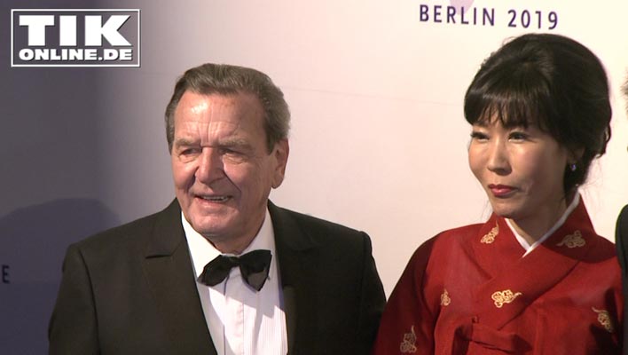„Cinema For Peace“ – Gerhard Schröder küsst seine Frau, Bob Geldof und Catherine Deneuve plädieren für Frieden!