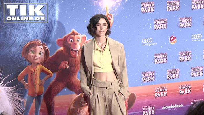 Lena Meyer-Landrut zeigt Bauch und plaudert – Über Schauspielpläne, Wunder und Liebe!