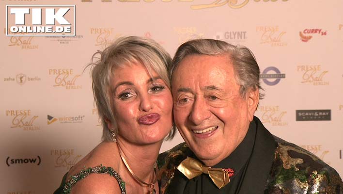 Presseball – Richard Lugner zeigt erstmals Freundin „Zebra“