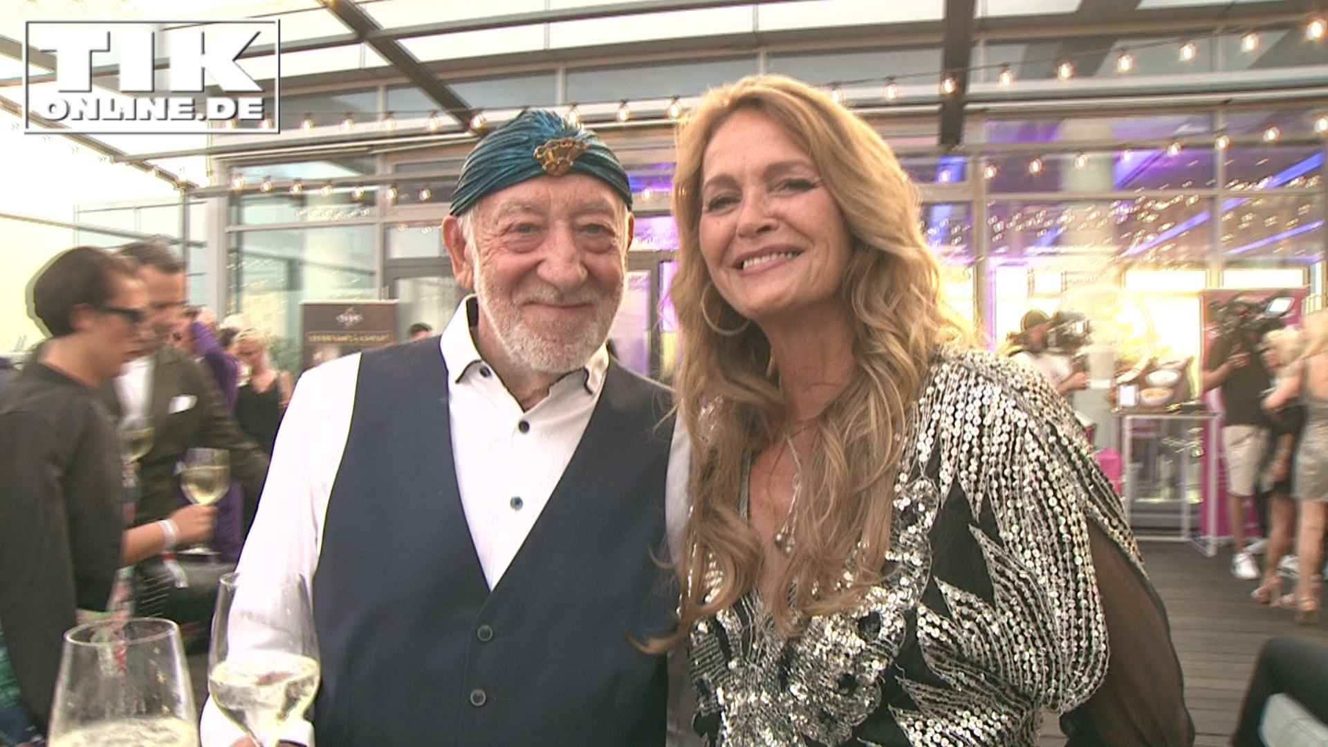 AEDT-Party – Promis lüften Urlaubs-Geheimnisse, Dieter Hallervorden verliebt und mit „Turban“