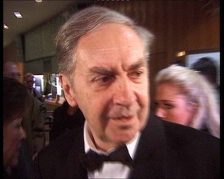 Ben Becker eröffnet Harald Juhnke Platz in Berlin – Familie, Stars und Weggefährten feiern den Entertainer