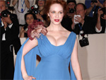 Christina Hendricks: Besucht mit Charlize Theron ‚Finstere Orte“