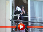 Michael Jackson mit seiner kleinen Tochter Paris in Berlin