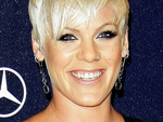 Pink: Holt zum Rundumschlag aus