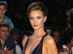 Rosie Huntington-Whiteley: Brille und Zahnspange