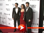 Die Stars des Films „The Butterfly’s Dream“ lassen sich in Berlin feiern