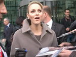 Fürstin Charlène von Monaco in Berlin: Autogramme für ihre Fans!