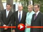 Guido Westerwelleposiert mit seinem Mann, Fürst Albert und Fürstin Charlène