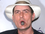 Charlie Sheen: Bringt es nur zweimal am Tag