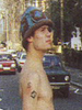 Chili Peppers Bassist Flea: Flieht vor dem Feuer!