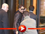 Clive Owen trifft in Berlin ein