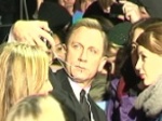 Skyfall-Premiere: Daniel Craigs Bad in der Menge
