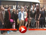 Die Darsteller von „Das Haus Anubis“ trafen vergnügt bei der Premiere in Berlin ein