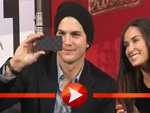 Ashton Kutcher zückt auch in Linz sein Handy für Twitter-Fotos