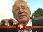 Dieter Thomas Heck bewundert den Popo der Queen