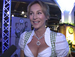 Erste Trachten-Nacht in Berlin: Caroline Beil erklärt den perfekten Dirndl-Busen!
