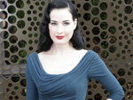 Dita Von Teese: Keine echten Zigaretten