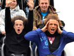Ex-DSDS-Kandidaten Benny und Dominik: Auf wilder Fahrt im Europa-Park