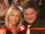 Matthias Steiner und Ehefrau Inge posieren mit Babybauch