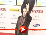 Bülent Ceylan lässt sein Haar fliegen