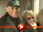 Harry Belafonte posiert mit seiner Frau Pamela