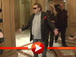 Helmut Berger posiert im Blitzlichtgewitter
