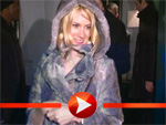 January Jones kommt zum Essen mit der Crew von Sherlock Holmes