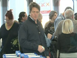 Hugh Grant: Mit Touristenjet in Berlin angekommen