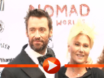 Hugh Jackman posiert mit seiner Ehefrau Deborra-Lee