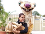 Ice Age Live!: Jana Ina Zarella schon ganz vernarrt in Faultier Sid