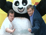 Hape Kerkeling und Jack Black: Bauchvergleich mit Panda-Bär