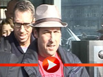 Adam Sandler mit spezieller Kopfbedeckung in Berlin