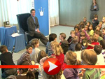 Karl-Theodor zu Guttenberg triift Kinder
